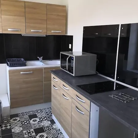 Studio B Apartment *